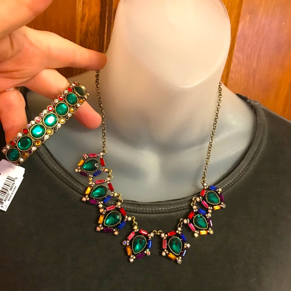 NWTs Vivl love Necklace & stretch Bracelet set